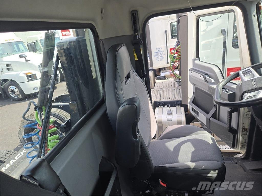 Mack AN64T Седельные тягачи