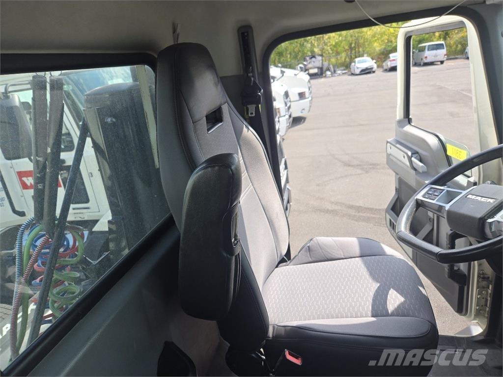 Mack AN64T Седельные тягачи