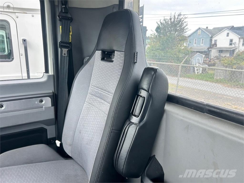 Mack AN64T Седельные тягачи