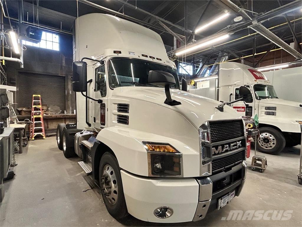 Mack AN64T Седельные тягачи