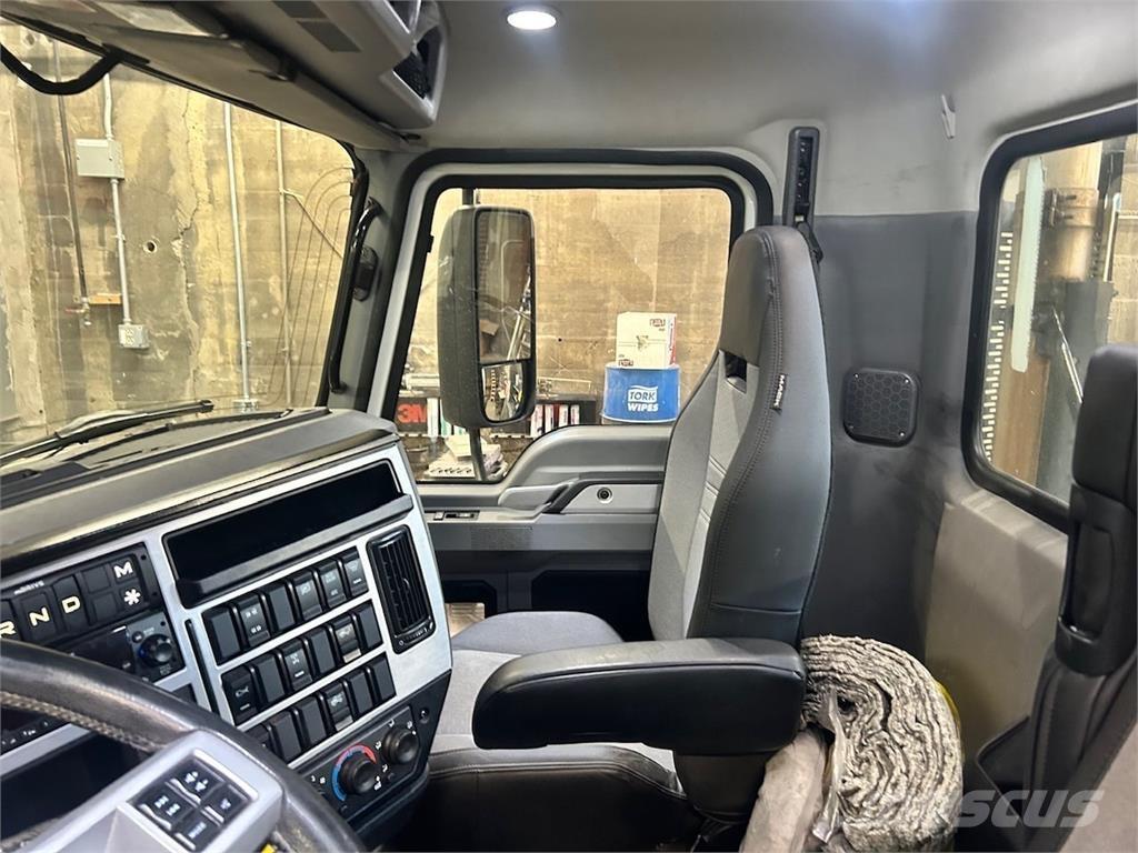 Mack AN64T Седельные тягачи