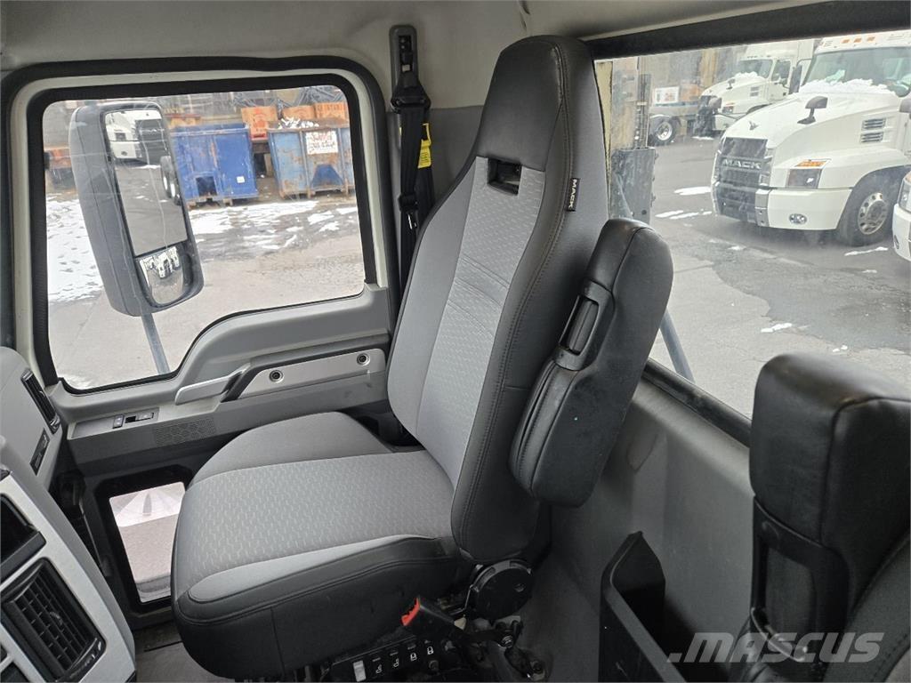 Mack AN64T Седельные тягачи