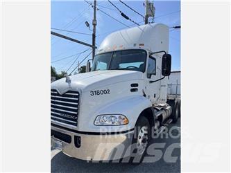 Mack CXU613 Седельные тягачи