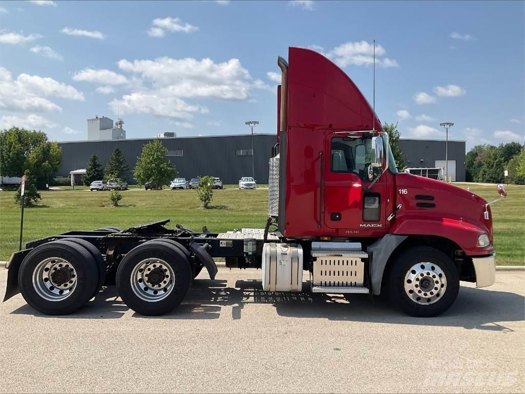 Mack CXU613 Седельные тягачи