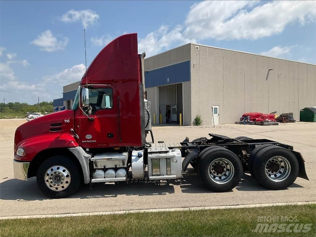 Mack CXU613 Седельные тягачи
