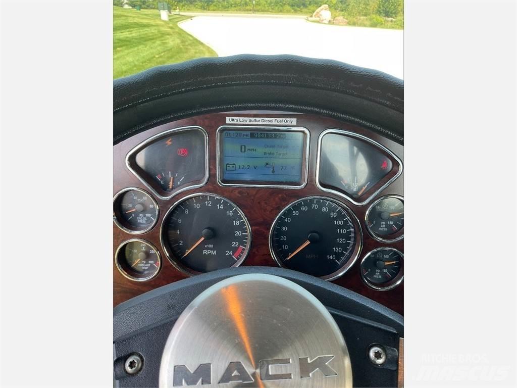 Mack CXU613 Седельные тягачи