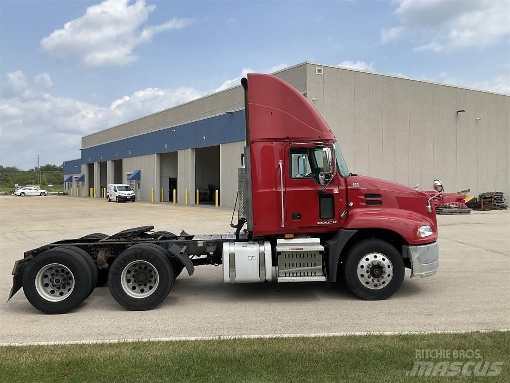 Mack CXU613 Специальные грузовики