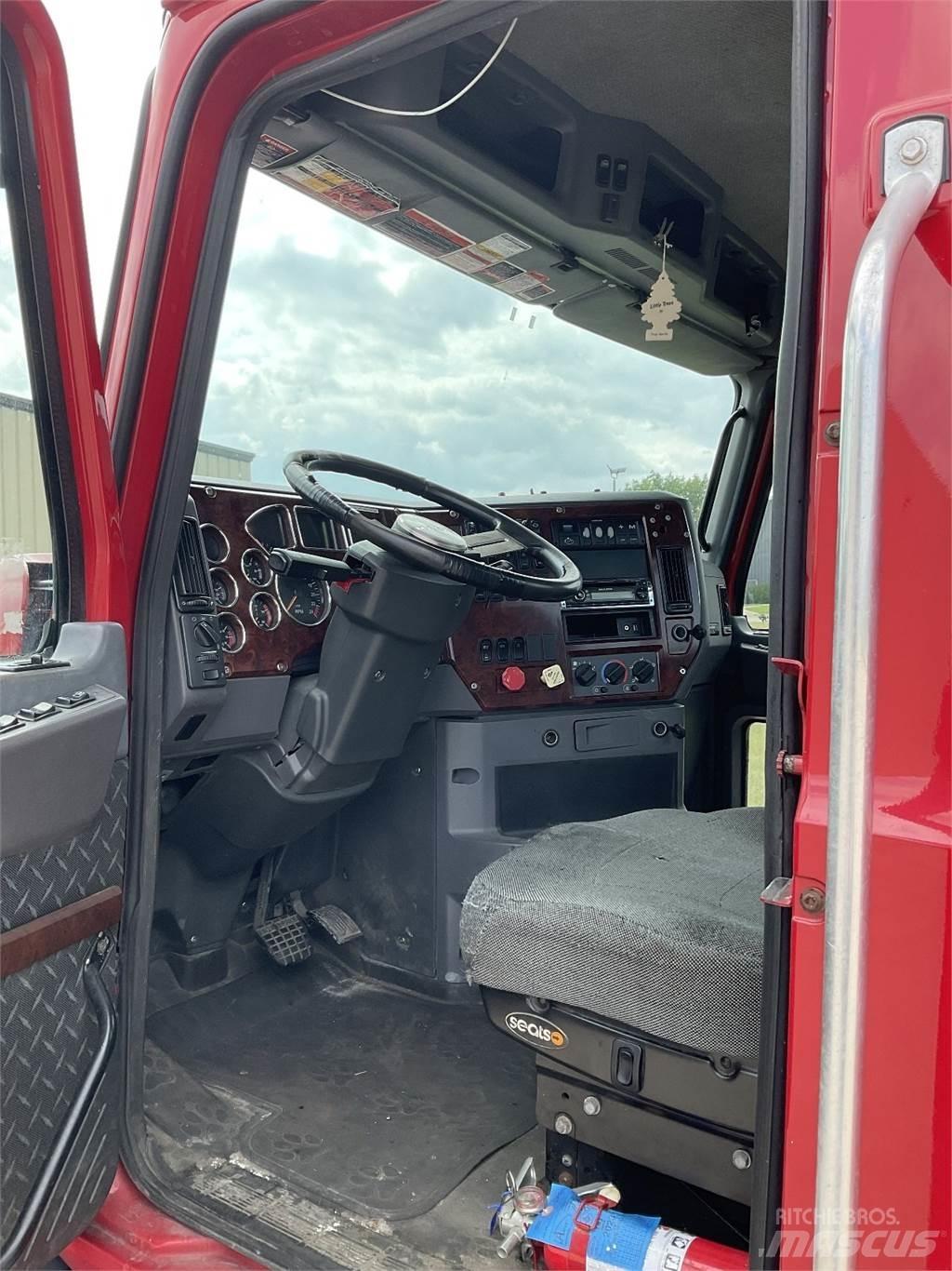Mack CXU613 Специальные грузовики