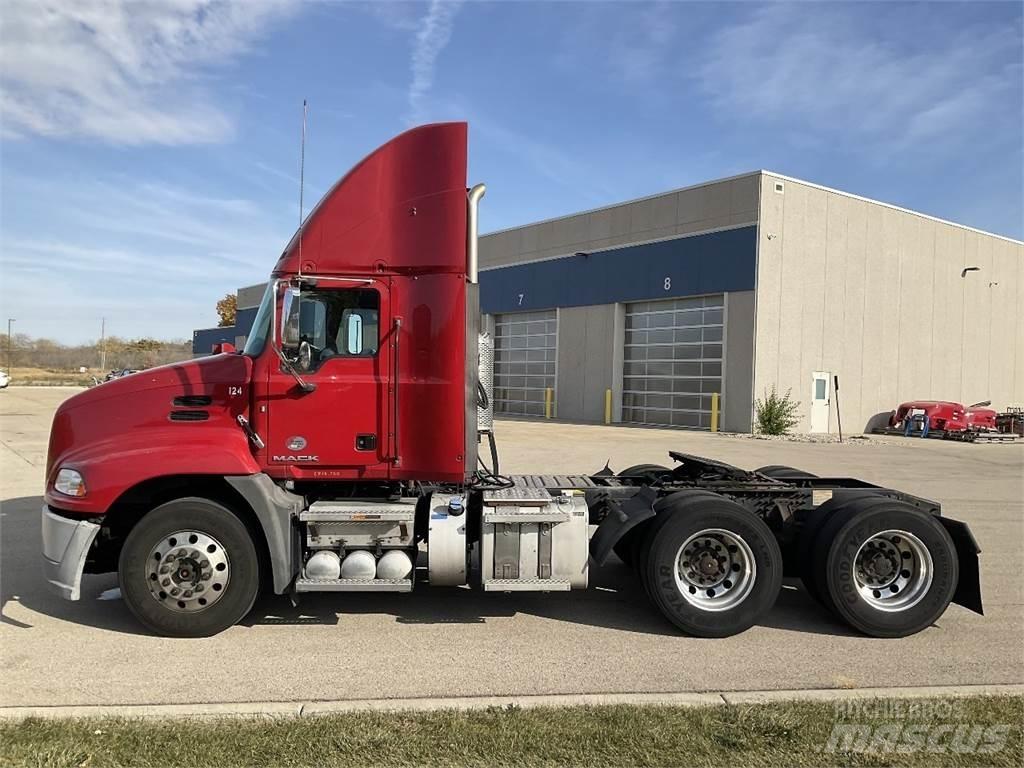 Mack CXU613 Седельные тягачи