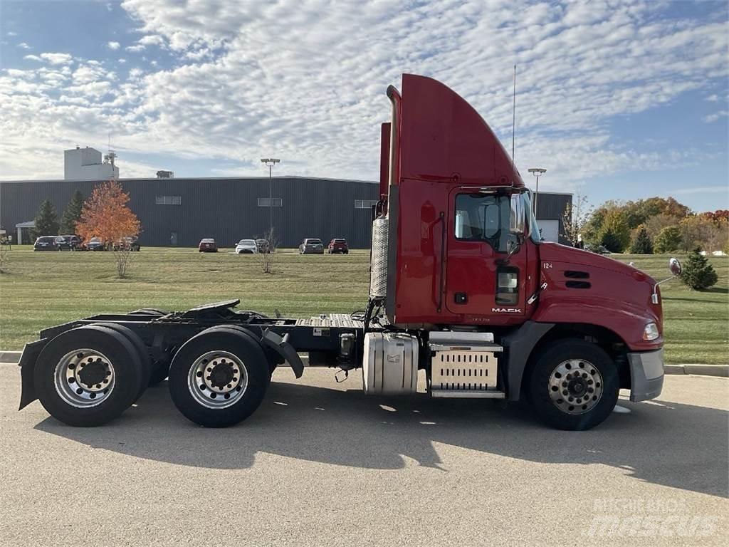 Mack CXU613 Седельные тягачи