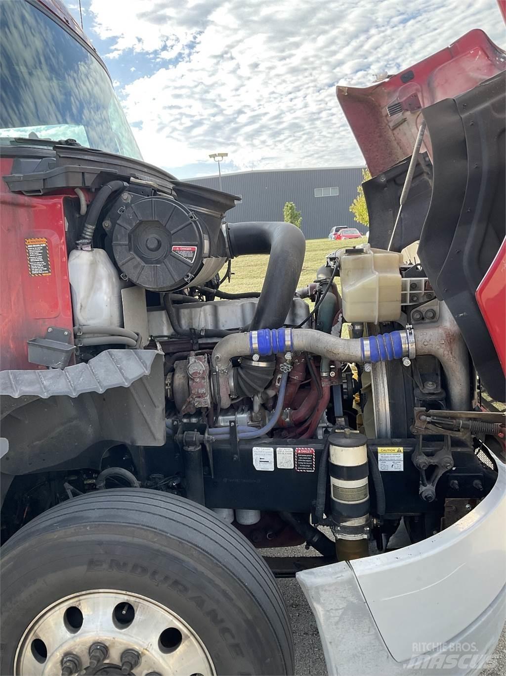 Mack CXU613 Седельные тягачи