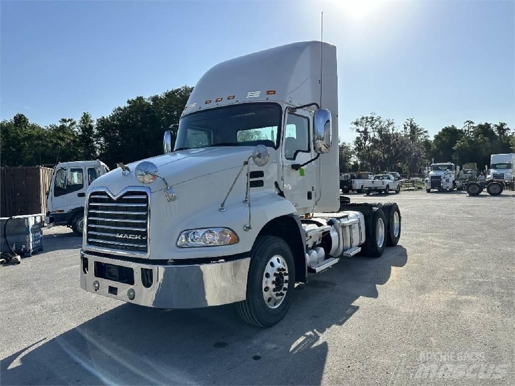 Mack CXU613 Седельные тягачи
