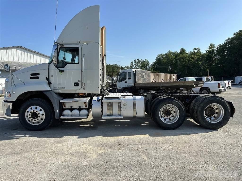 Mack CXU613 Седельные тягачи