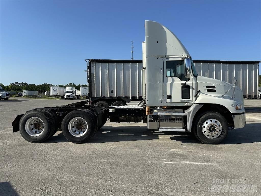 Mack CXU613 Седельные тягачи