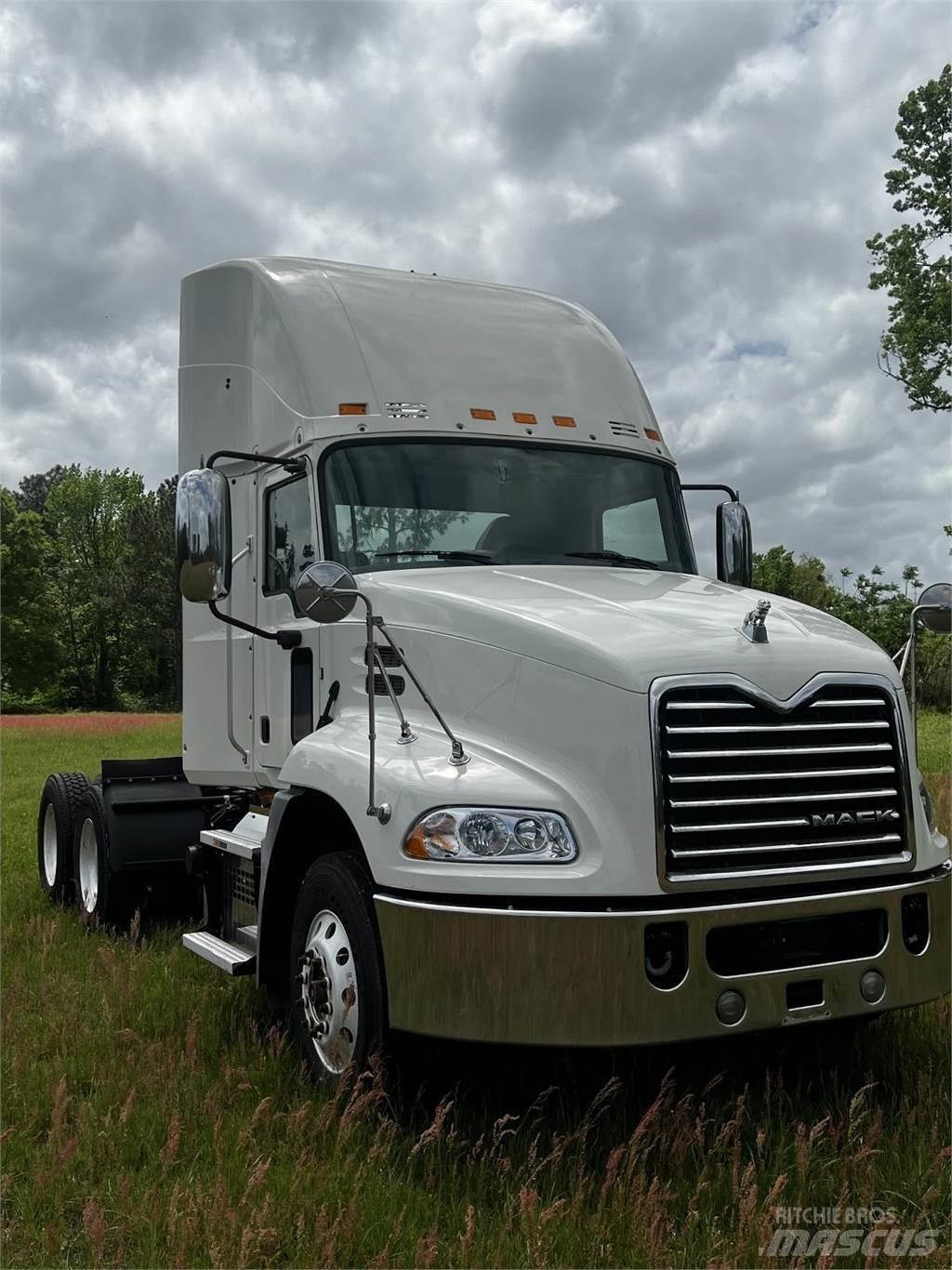 Mack CXU613 Седельные тягачи