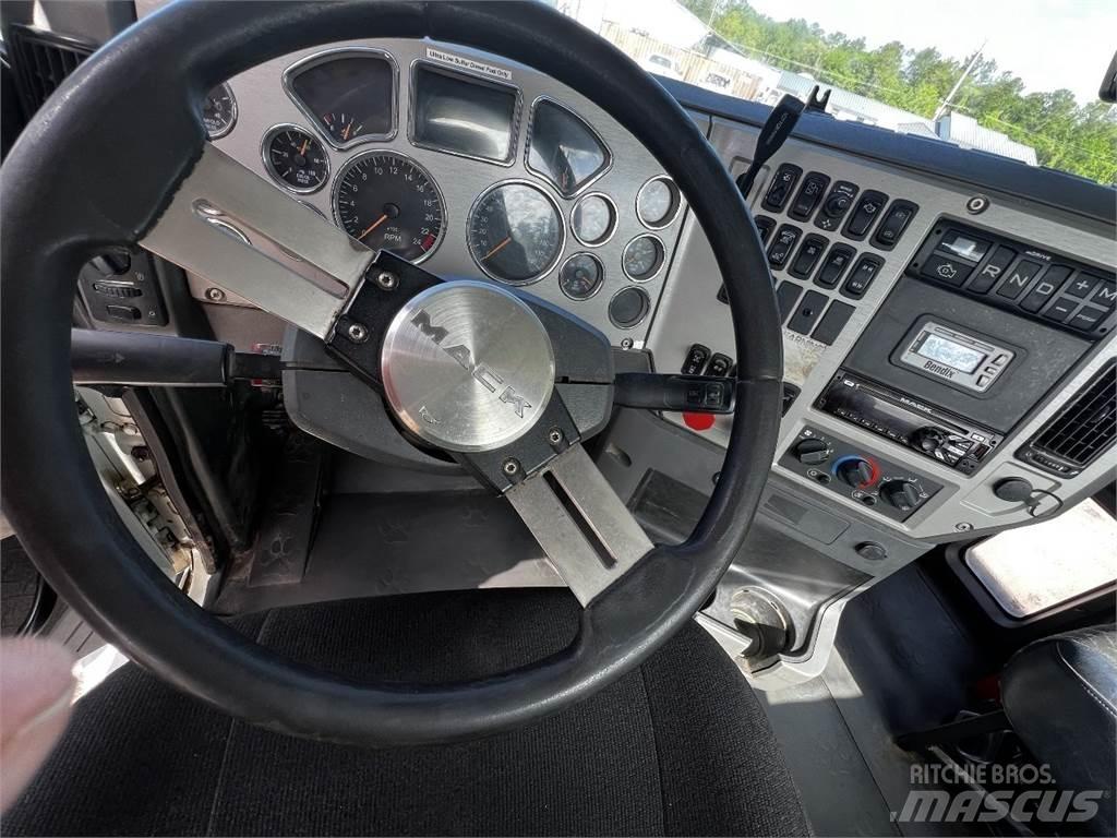 Mack CXU613 Седельные тягачи