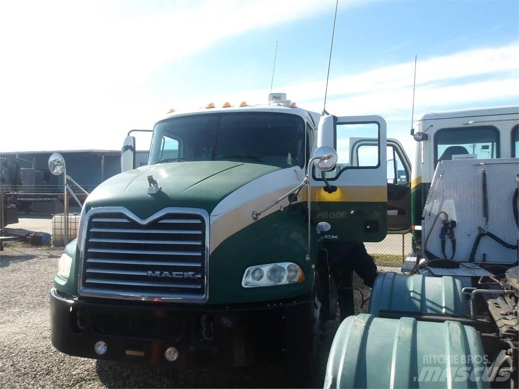 Mack CXU613 Седельные тягачи