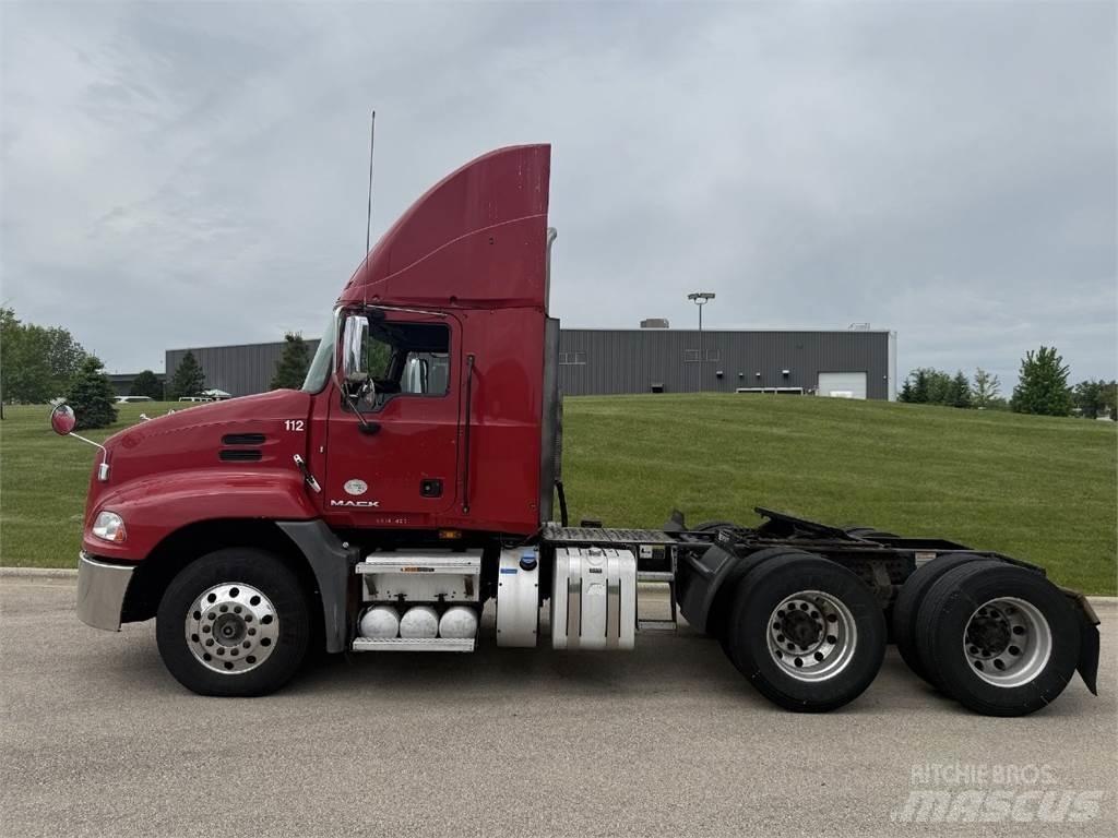 Mack CXU613 Седельные тягачи