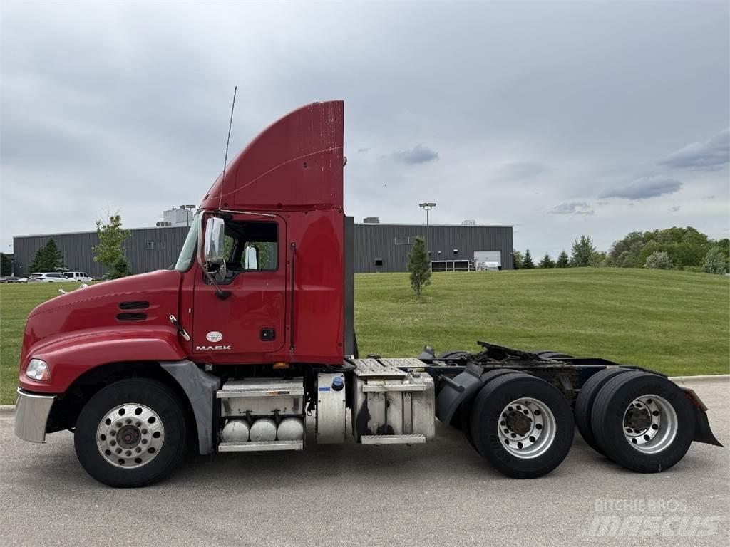 Mack CXU613 Седельные тягачи