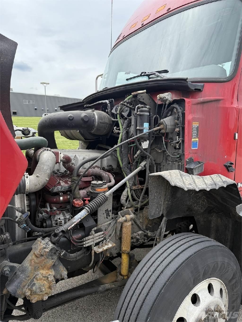 Mack CXU613 Седельные тягачи