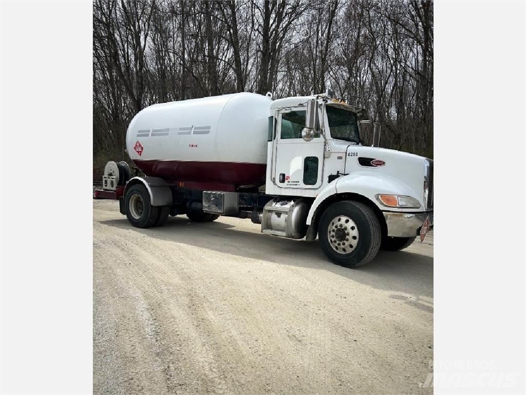 Peterbilt 335 Специальные грузовики