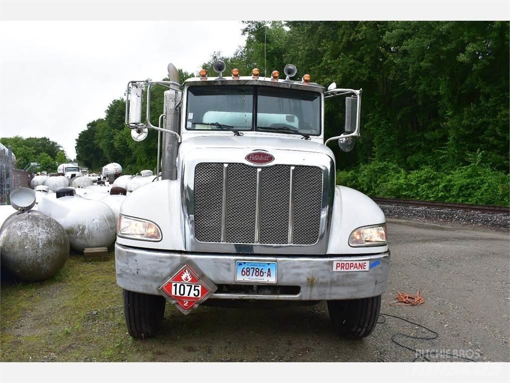 Peterbilt 335 Специальные грузовики