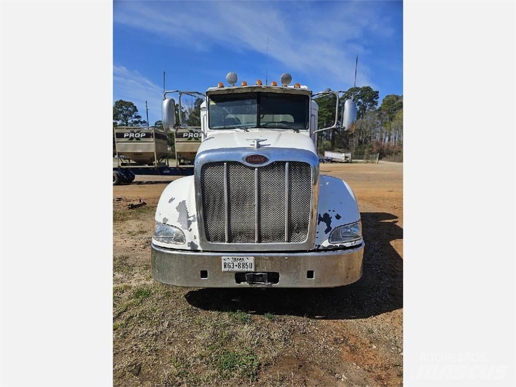 Peterbilt 384 Седельные тягачи