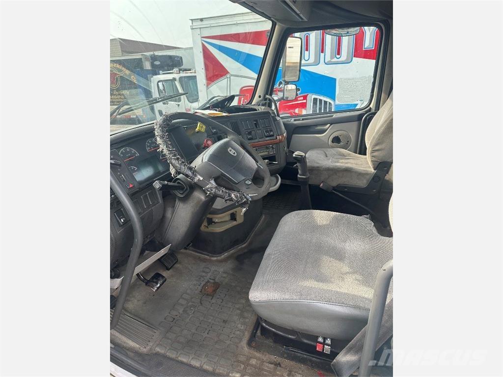 Volvo VNL Седельные тягачи