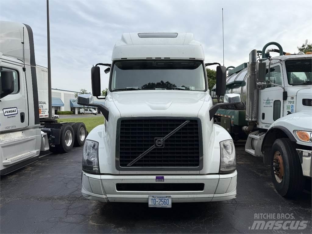 Volvo VNL64T670 Седельные тягачи