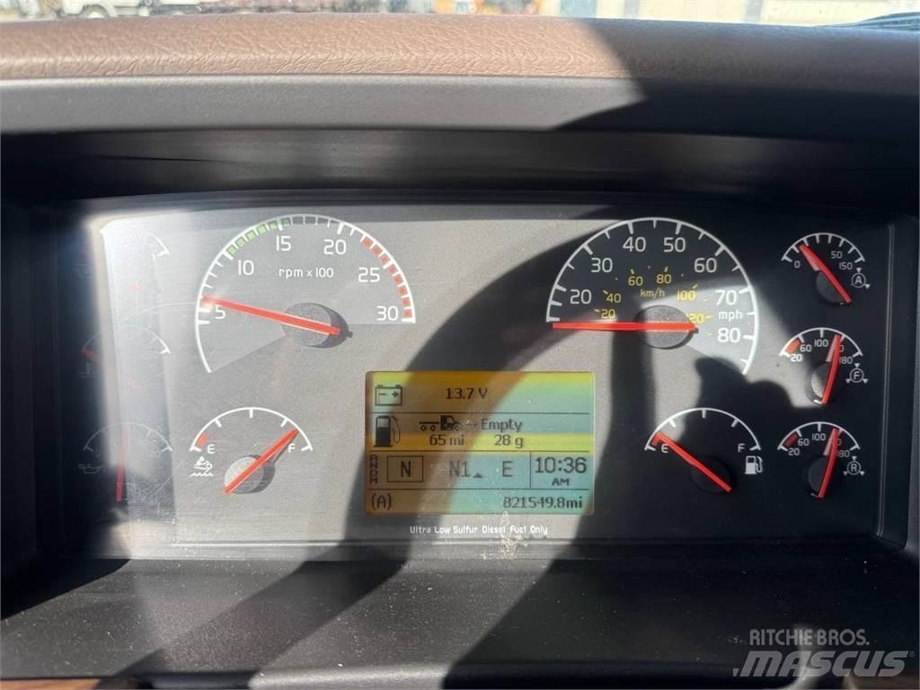 Volvo VNL670 Седельные тягачи
