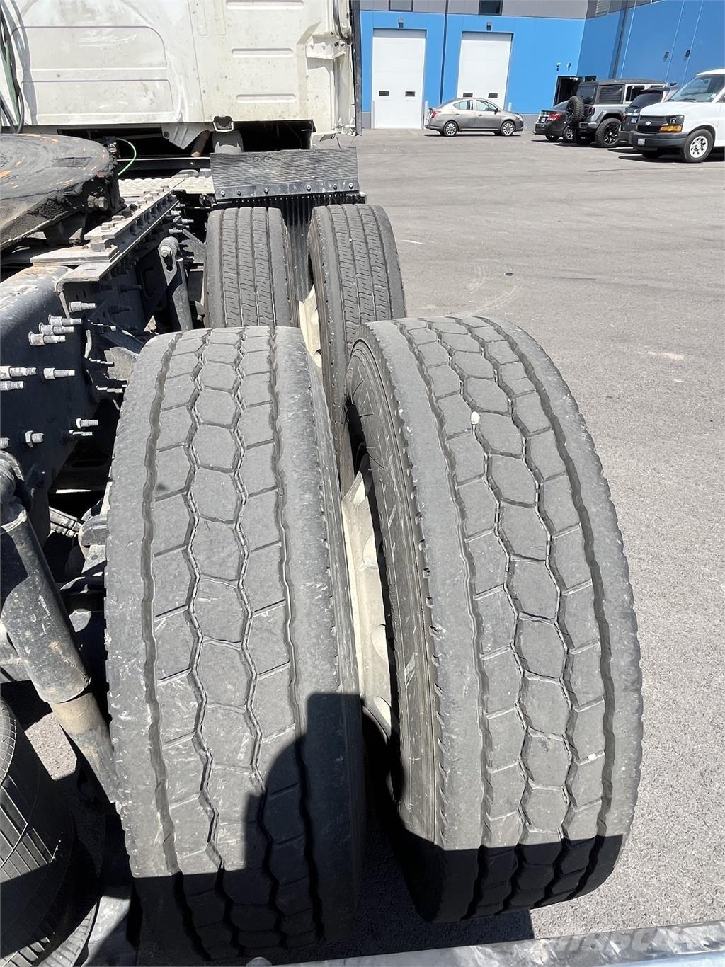 Volvo VNL860 Седельные тягачи