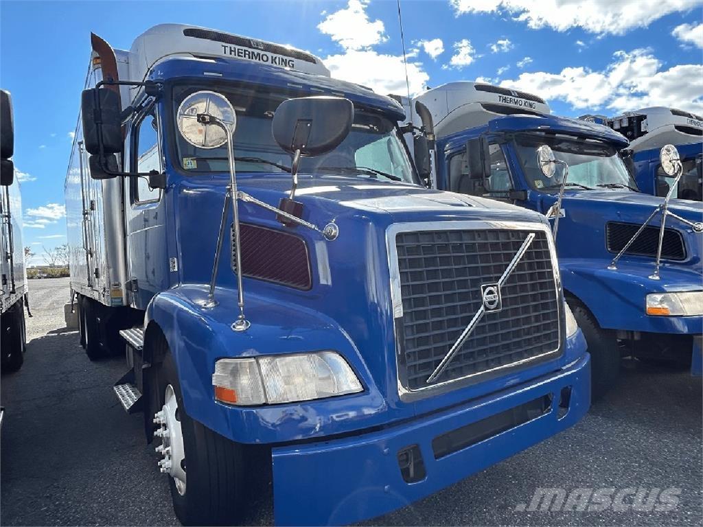 Volvo VNM64T200 Грузовики-Рефрижераторы