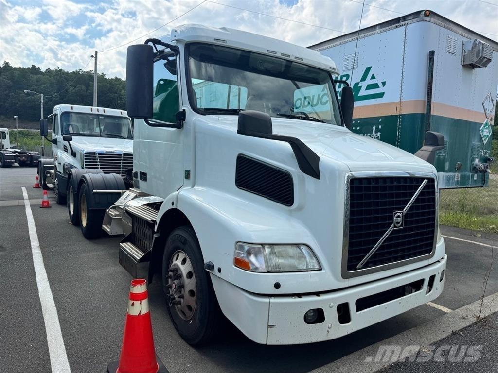 Volvo VNM64T200 Седельные тягачи