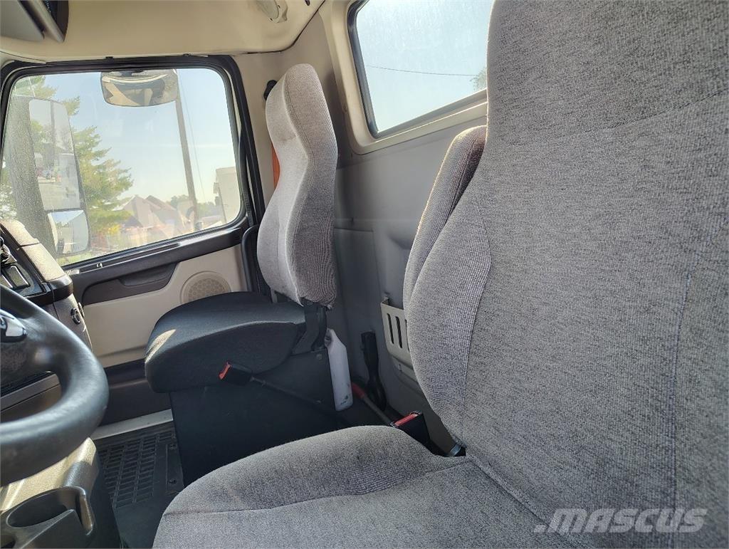 Volvo VNM64T200 Седельные тягачи
