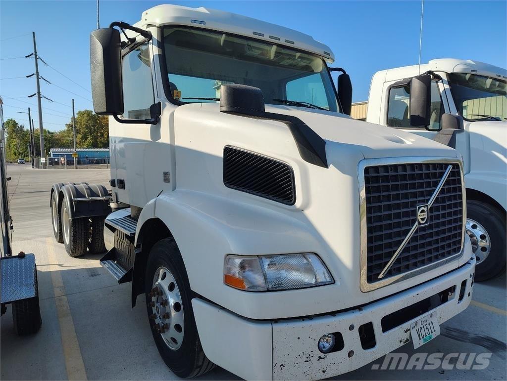 Volvo VNM64T200 Седельные тягачи