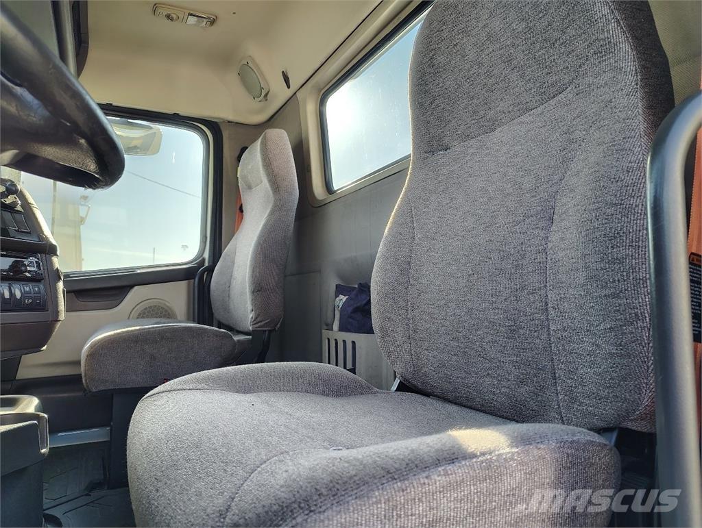 Volvo VNM64T200 Седельные тягачи