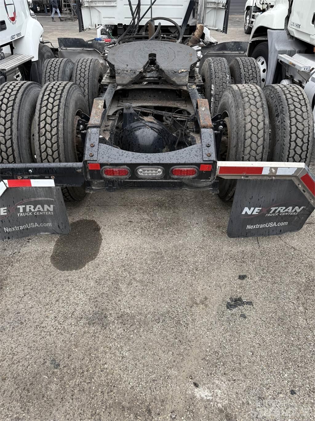 Volvo VNR64T300 Седельные тягачи