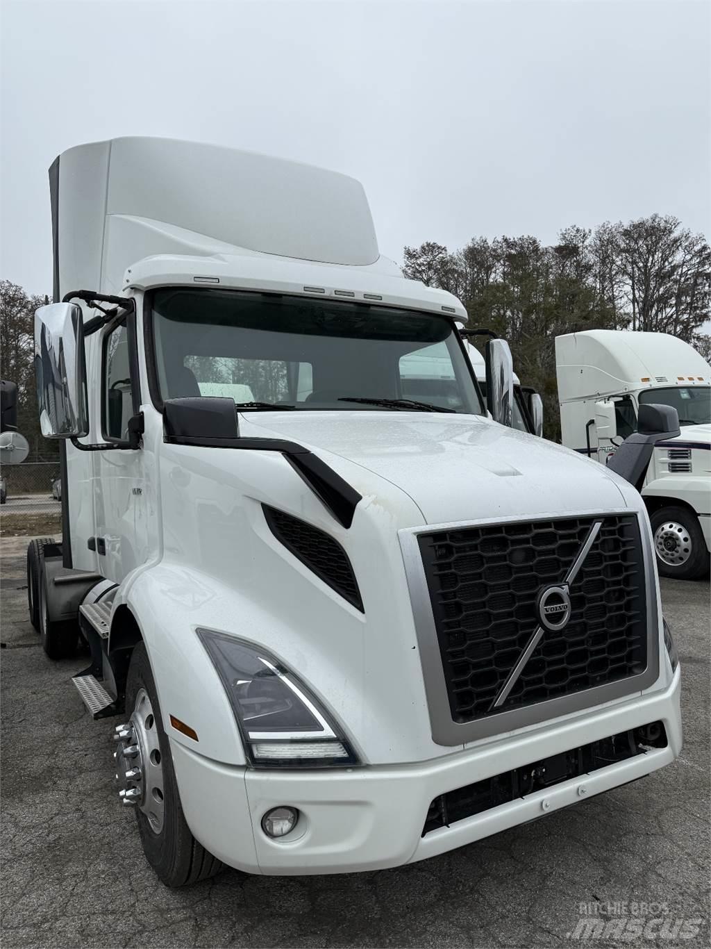 Volvo VNR64T300 Седельные тягачи