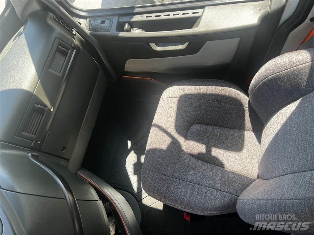 Volvo VNR64T640 Седельные тягачи