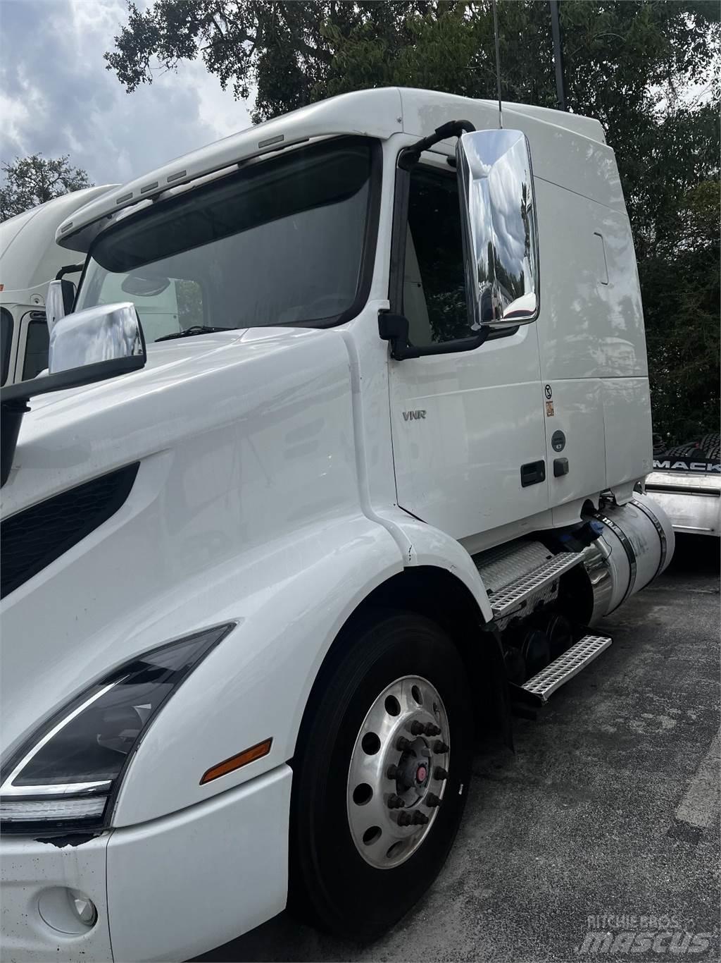 Volvo VNR64T640 Седельные тягачи