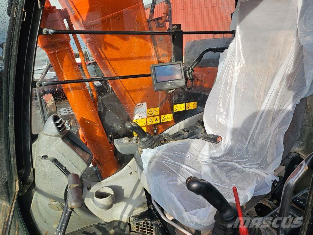 Hitachi ZX135 Гусеничные экскаваторы