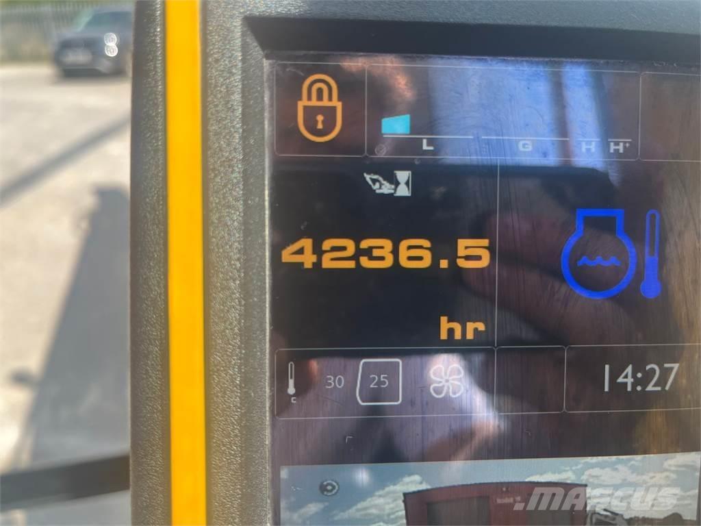 JCB JS130 LC Гусеничные экскаваторы