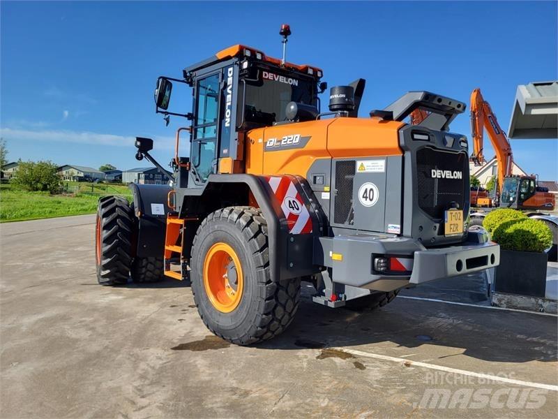 Develon DL220-7 Фронтальные погрузчики