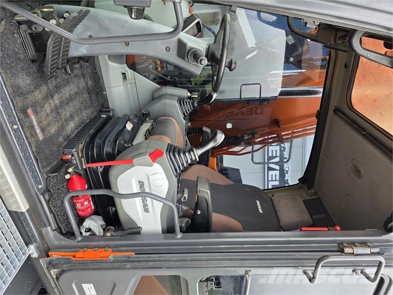 Doosan DX170W-5 Колёсные экскаваторы