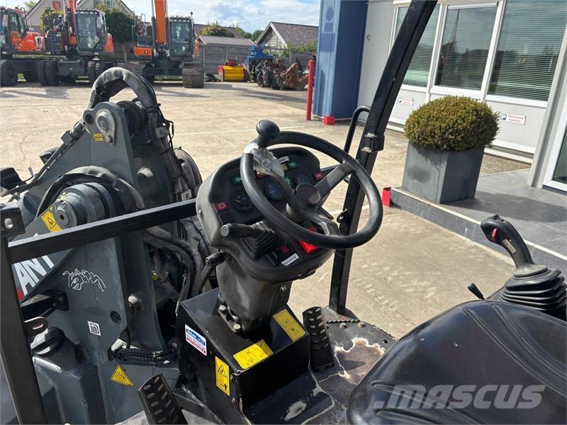 GiANT V6004T Фронтальные погрузчики