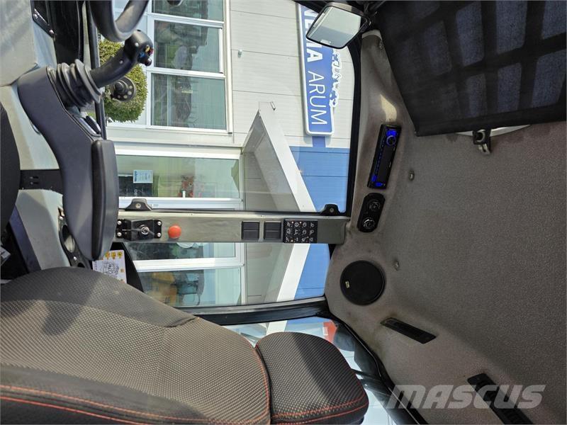 GiANT V761 Фронтальные погрузчики