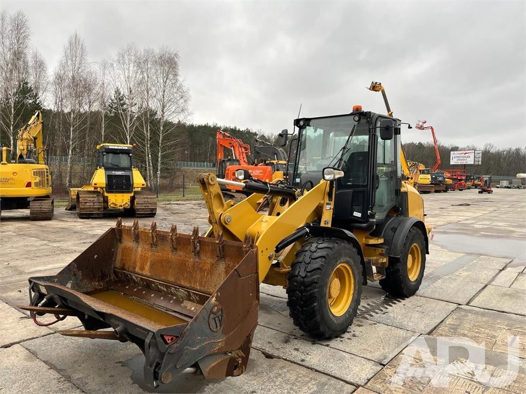 CAT 908M Универсальные фронтальные погрузчики