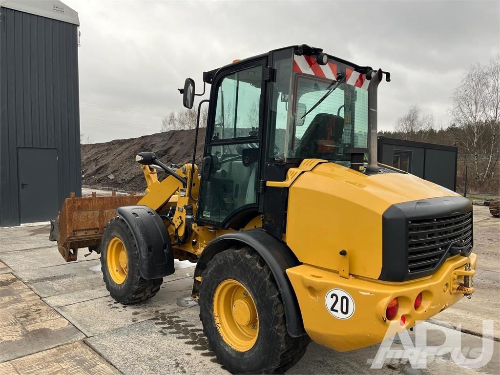 CAT 908M Универсальные фронтальные погрузчики