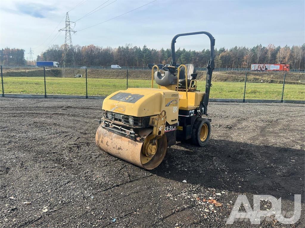 CAT CB-225E Катки тротуарные