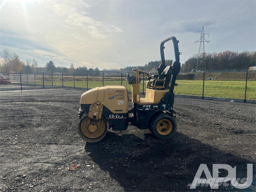 CAT CB-225E Катки тротуарные